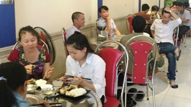 Thanh Hóa: Một nhà hàng nghỉ bán để phục vụ thí sinh, phụ huynh miễn phí