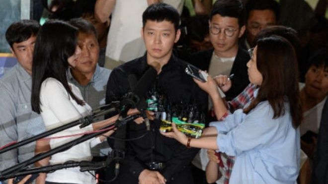 Vụ Park Yoochun: Dân Hàn ném đá gay gắt, dân Trung Quốc bảo vệ đến cùng