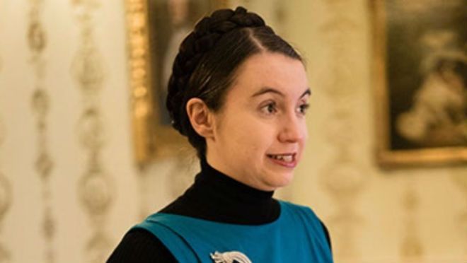 Giảng viên Anh khỏa thân trong buổi họp để phản đối Brexit