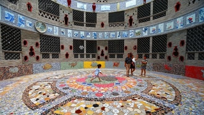 Mê mẩn ngắm nhìn kiệt tác lâu đài sứ của bà cụ 86 tuổi