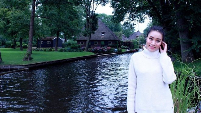 Tham quan 'ngôi làng không có đường đi' cùng ca sĩ Minh Thư