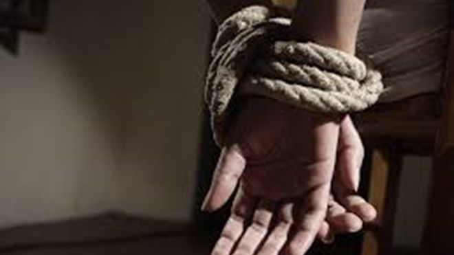 Vợ thử thách tình yêu của chồng bằng phương pháp mạo hiểm, cảnh sát hỏi thăm