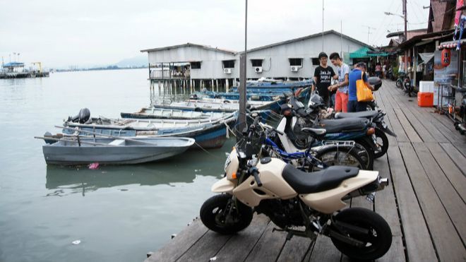 Khám phá từng ngóc ngách phố cổ Penang đầy lạ lẫm bằng xe máy