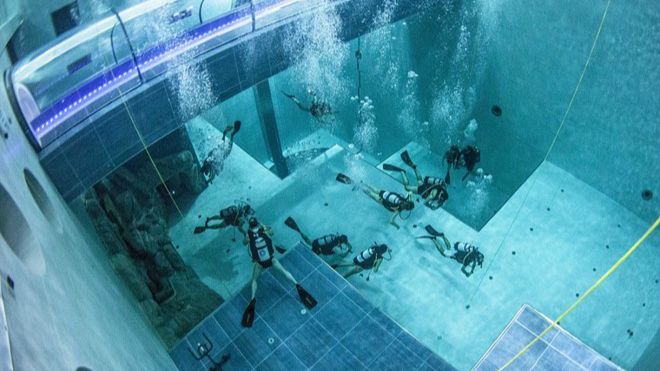 Có gì bên trong bể bơi sâu nhất thế giới?