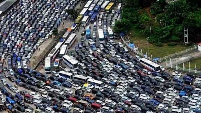 Hàng chục người chết vì tắc đường ở Indonesia