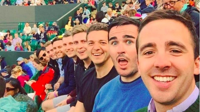 8 mỹ nam trong một bức ảnh: Đẳng cấp chụp hình tự sướng của trai đẹp là đây!