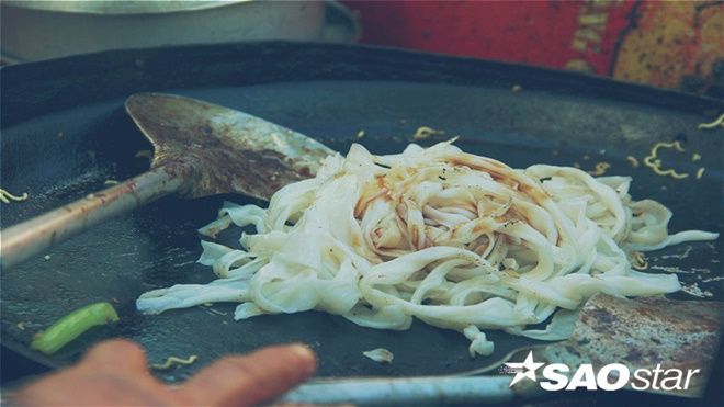 Đi tìm những món ăn vặt đã 'nuôi lớn' cánh học sinh ở Sài Gòn