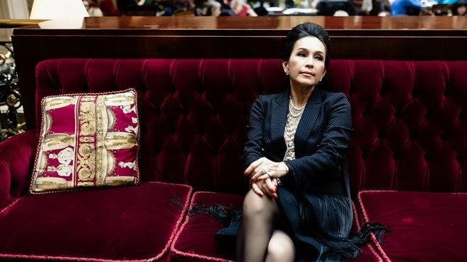 Diễm My sang chảnh với mốt tua rua trên đường phố Paris