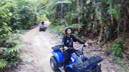 Khả Ngân xứng đáng là sao nữ 'chịu chơi' nhất V-biz khi du lịch Malaysia