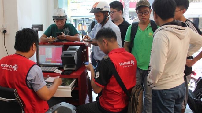 Người Sài Gòn lần đầu mua vé số tự chọn giải thưởng 12 tỷ