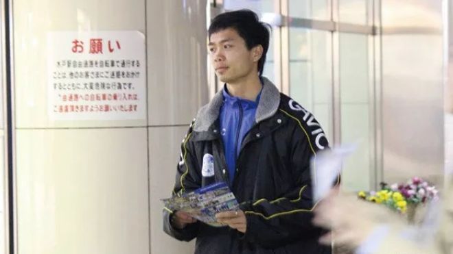 Công Phượng: 'Từ ngôi sao triệu người mê tới chàng trai phát tờ rơi ở ga tàu điện'