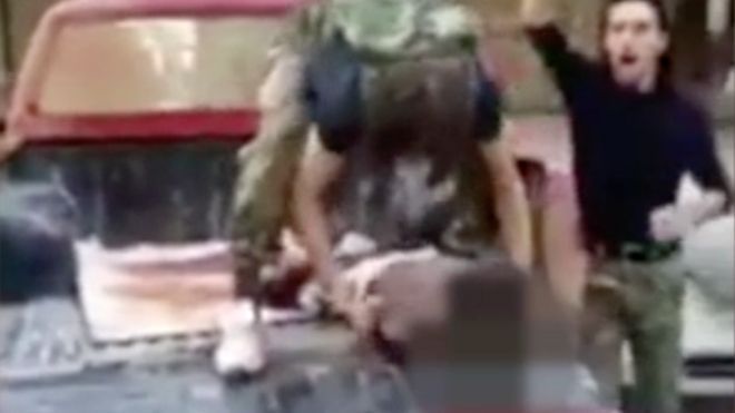 Chấn động bé trai bị phiến quân Syria hành quyết dã man