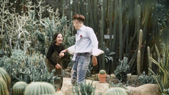 Chẳng thua nước ngoài, Sài Gòn cũng đầy những khu vườn cực đẹp để chụp street-style