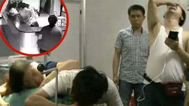 Phẫn nộ: Sản phụ mất máu tử vong, y bác sĩ vẫn vô tư buôn chuyện