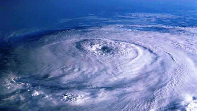 Tin bão khẩn cấp vào ngày cư dân mạng đồn đoán là Tận thế