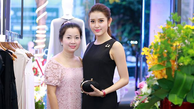 Á hậu Huyền My hạnh phúc khi lúc nào cũng có mẹ thầm lặng theo sát