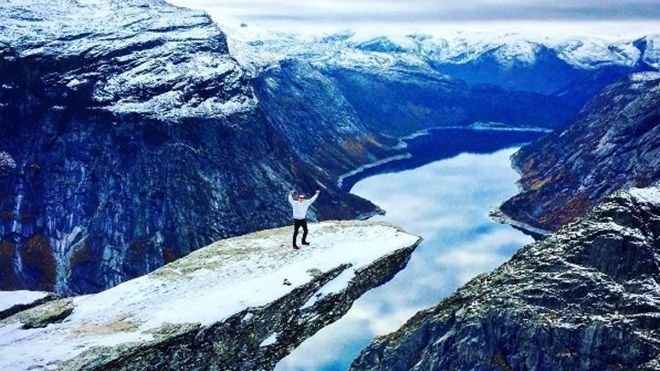 Ở tuổi 21, bạn đã dám đi du lịch đến 65 quốc gia như chàng trai này chưa?