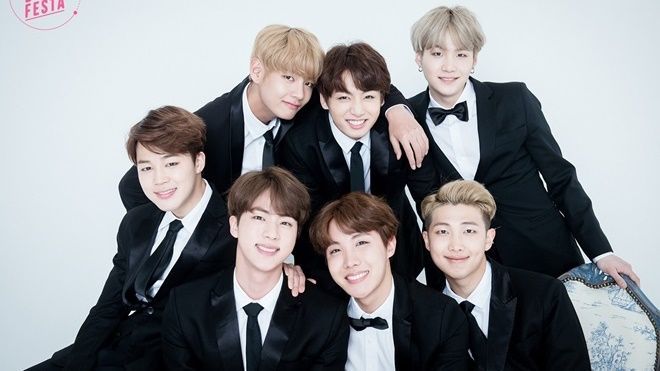 Netizen Hàn bảo vệ BTS trước báo Trung: ‘Lo dựng sân khấu hẳn hoi đi’