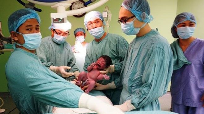 Bé gái đầu tiên ở Huế chào đời bằng phương pháp mang thai hộ