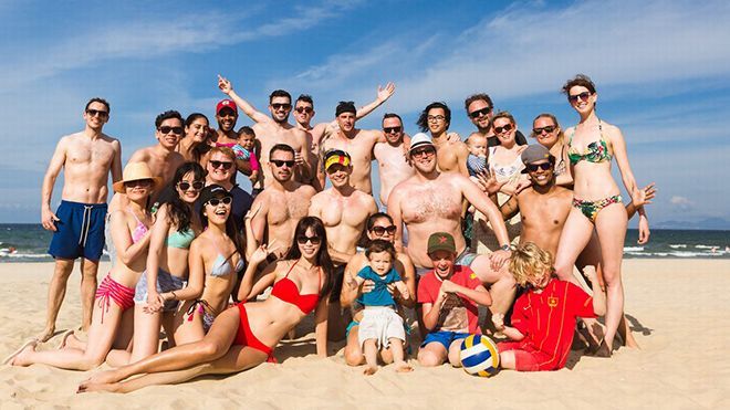 Siêu mẫu Hà Anh khoe đường cong gợi cảm, quậy tưng bừng cùng bạn bè trước ngày cưới