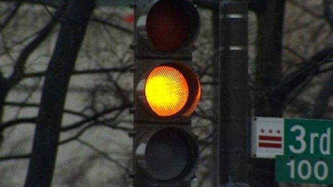 Các nước trên thế giới phạt đèn vàng như thế nào?