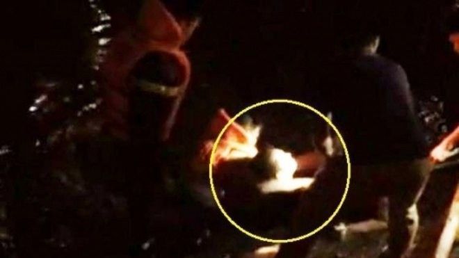 Giải cứu thanh niên 'ngáo đá' nhảy xuống sông Tô Lịch để giải nhiệt