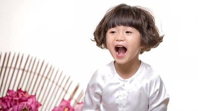 Con gái Thúy Nga thích thú trở thành 'phiên bản nhí' của mẹ