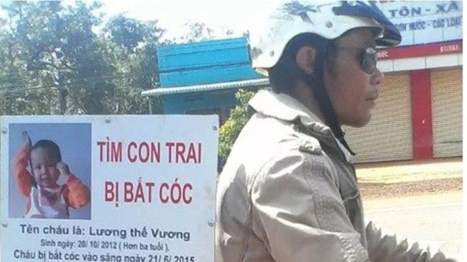 Hơn 1 năm ròng rã tìm con mất tích, cha đành ngậm ngùi đau đớn lập bàn thờ cho con trai 3 tuổi