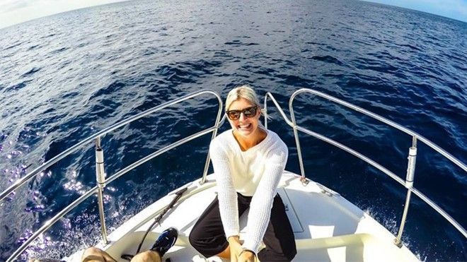 Nữ phi công mặt đẹp, dáng xinh nổi tiếng mạng