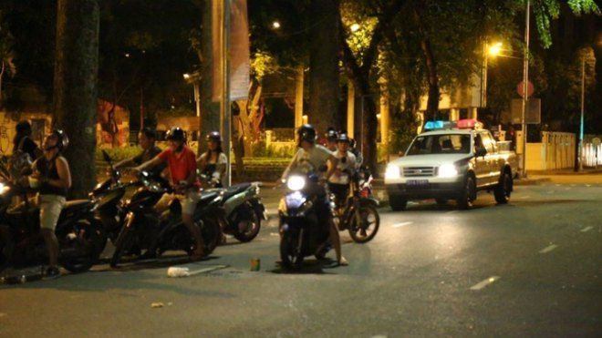 Công an giải tán đám đông tụ tập ở công viên Tao Đàn bắt Pokemon lúc 1h sáng