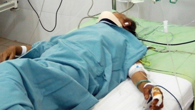 Tàu hỏa tông ôtô, cả gia đình gặp nạn