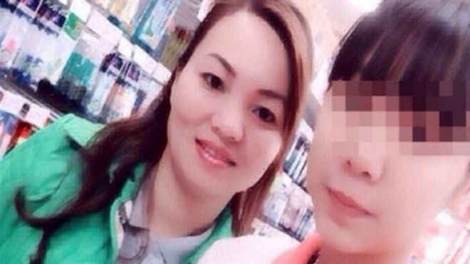 Rớt nước mắt người mẹ mang di ảnh con gái đi phượt khắp nơi