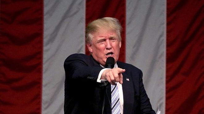 Donald Trump bất ngờ lên án truyền thông thiên vị bà Hillary