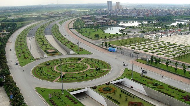 Hà Nội chi 53 tỷ đồng mỗi năm để cắt cỏ dọc đại lộ Thăng Long