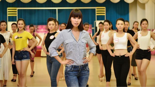 Siêu mẫu Hà Anh hừng hực khí thế huấn luyện cho các người đẹp Hoa hậu Việt Nam