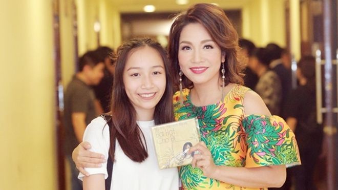 Cô út nhà Anh Quân - Mỹ Linh ra album đầu tay mừng sinh nhật mẹ