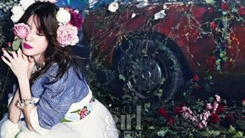 Diện trang phục runway của Chanel, Han Hyo Joo hóa 'nàng đưa thư' xinh đẹp nhất