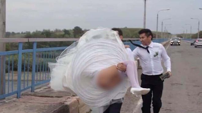 Không nhịn nổi cười với những hình ảnh được chia sẻ bởi 'team hóng bão'