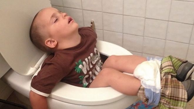 Cực nhắng với khoảnh khắc ngủ bá đạo của các bé con