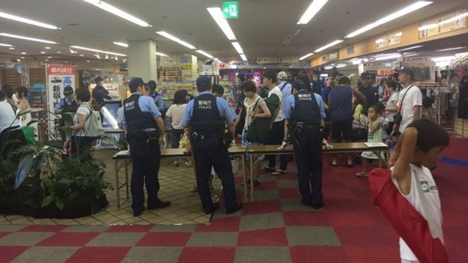 Nhật truy lùng gã đàn ông biến thái rạch mông hàng loạt cô gái trong bể bơi