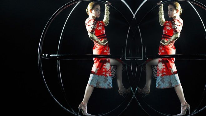 Hồ Ngọc Hà đu mình trên vòng xoay sau 28 tiếng làm việc liên tục