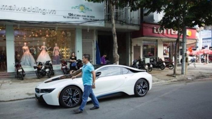 'Lộ' danh tính người chồng mua siêu xe 7 tỷ BMW i8 tặng sinh nhật vợ