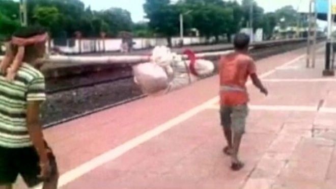 Cảnh sát cho người giẫm gãy xương xác cụ bà 80 tuổi