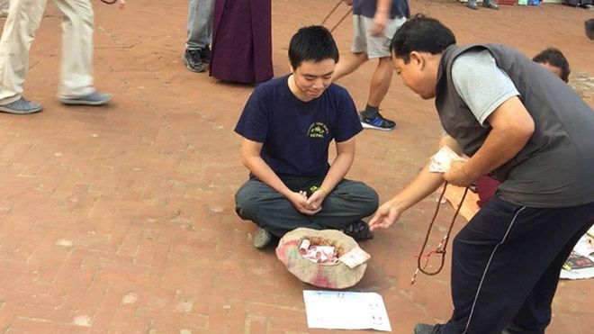 Một du khách người Việt đã thử đóng vai ăn xin ở Nepal và kết quả nhận được thật bất ngờ