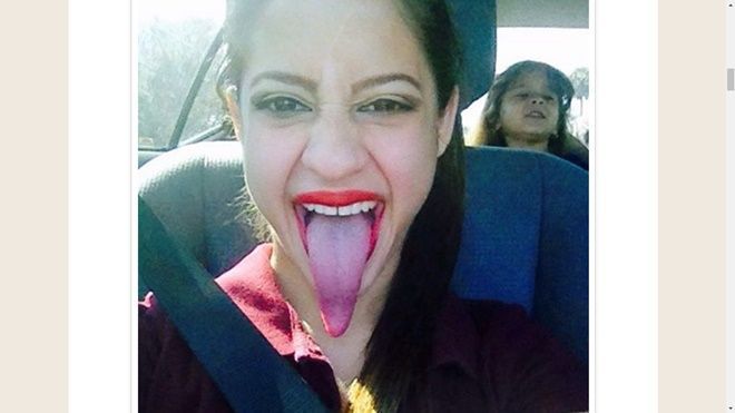 Choáng với cô gái có lưỡi siêu dài, 'với' được tới … mắt!