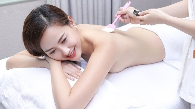 Khánh Ngân bán nude chăm sóc da chuẩn bị sắc đẹp cho chung kết The Face