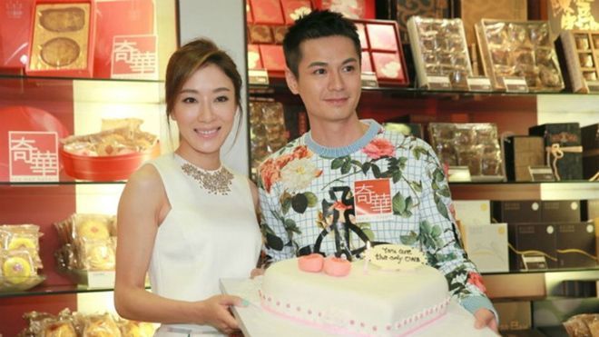 Dương Di khoe thiệp cưới với tình trẻ, sẽ tổ chức đám cưới vào 2/10