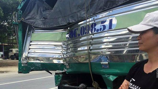 Cảm động hành động đẹp của tài xế xe tải giúp xe khách thoát tai nạn thảm khốc