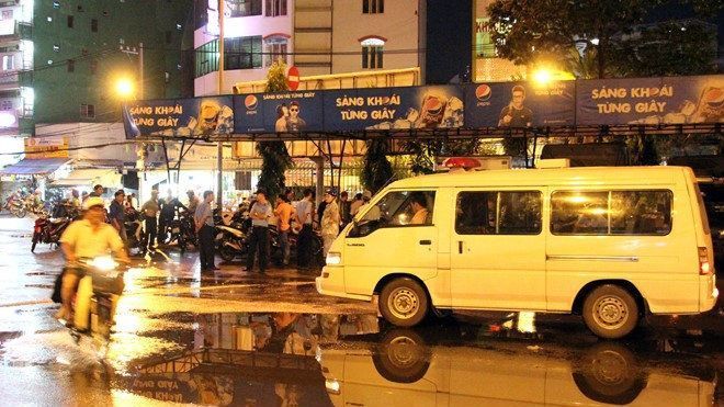 Súng nổ ở bến xe Miền Đông, người dân tháo chạy