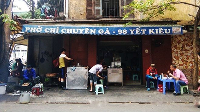 Những quán ăn trên 30 năm đắt khách ở Hà Nội